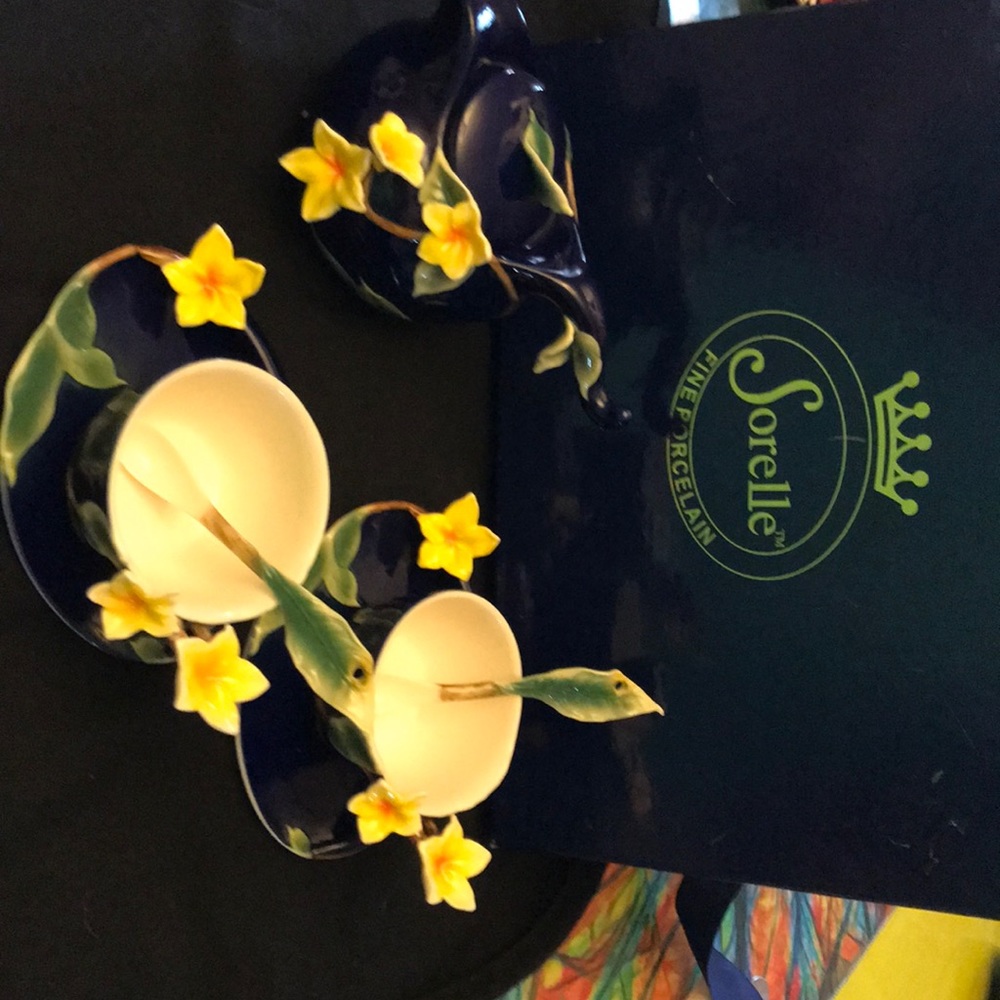 Sorelle fine pixels in tea set